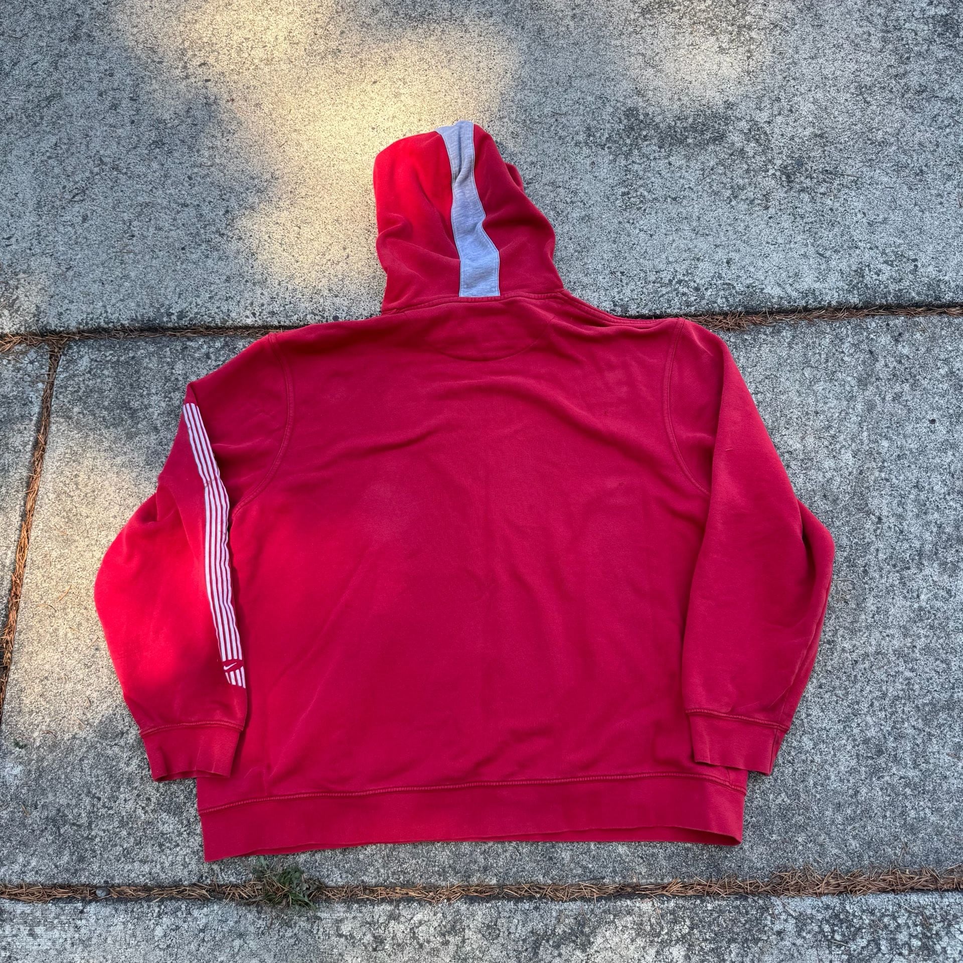 Vintage Y2K Nike Spellout Pullover Hoodie Red Grey 5