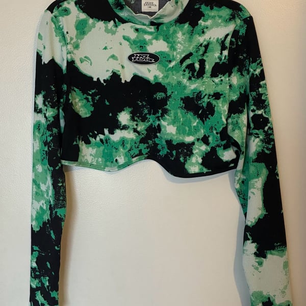 No Fear x H&M Ribbed Mock Neck Long Sleeve Crop Top with Thumbholes