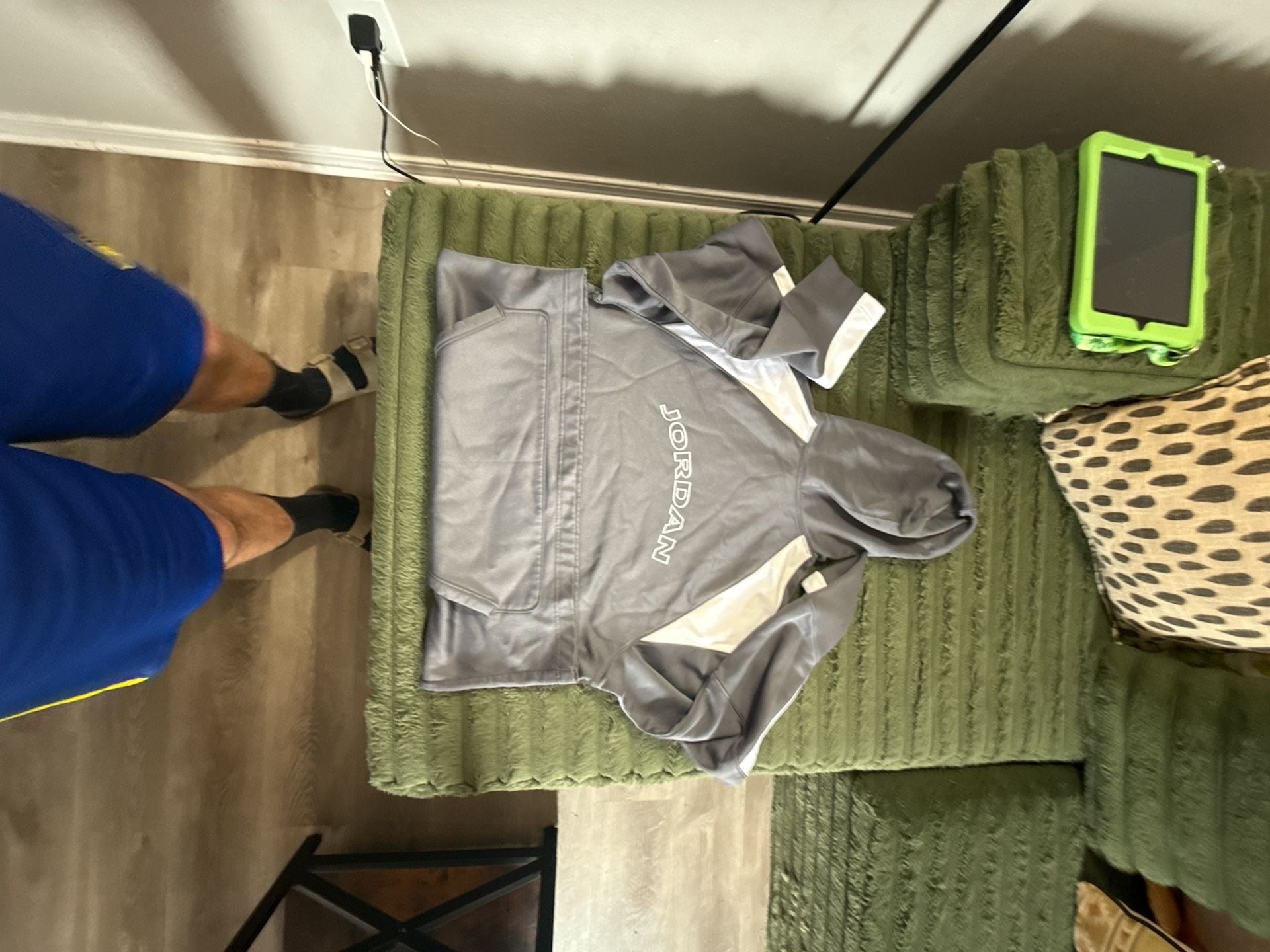 Jordan Men's XL Performance Pullover Hoodie Gray and White 4