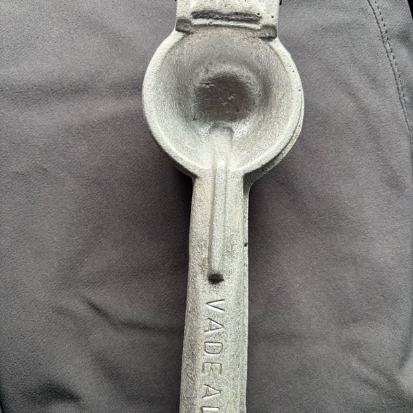 Vadeal Vintage Cast Metal Lemon and Lime Hand Juicer Squeezer