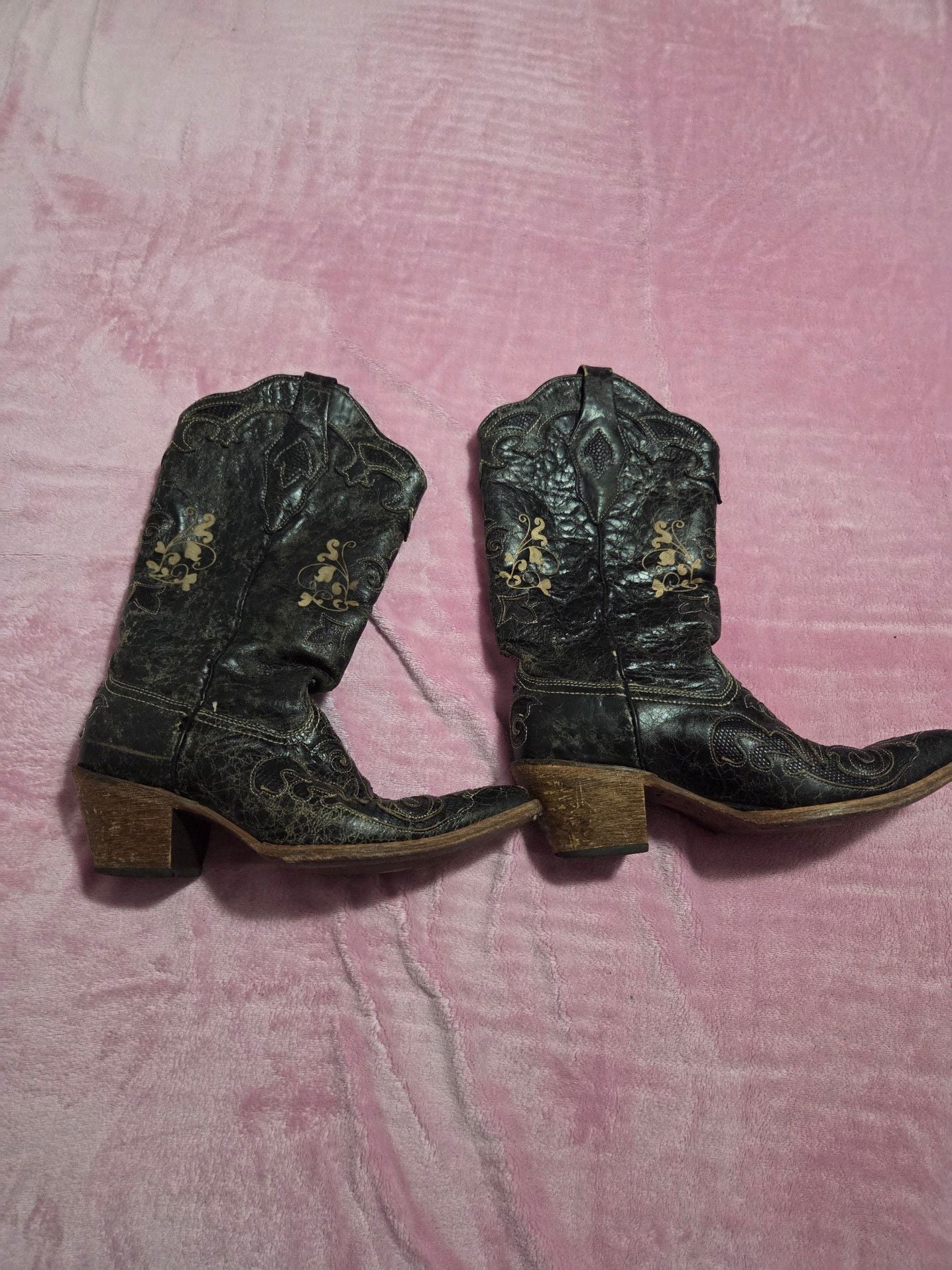 Corral Women's Vintage Distressed Black Leather Snip-Toe Cowboy Boots with Lizard Inlay Embroidery 5