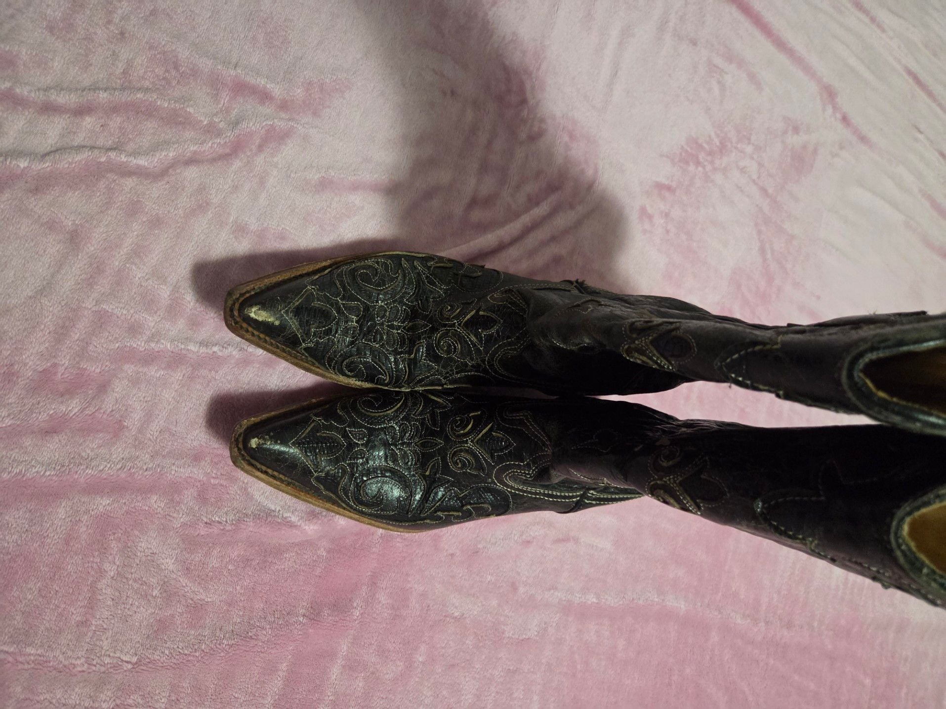 Corral Women's Vintage Distressed Black Leather Snip-Toe Cowboy Boots with Lizard Inlay Embroidery 16