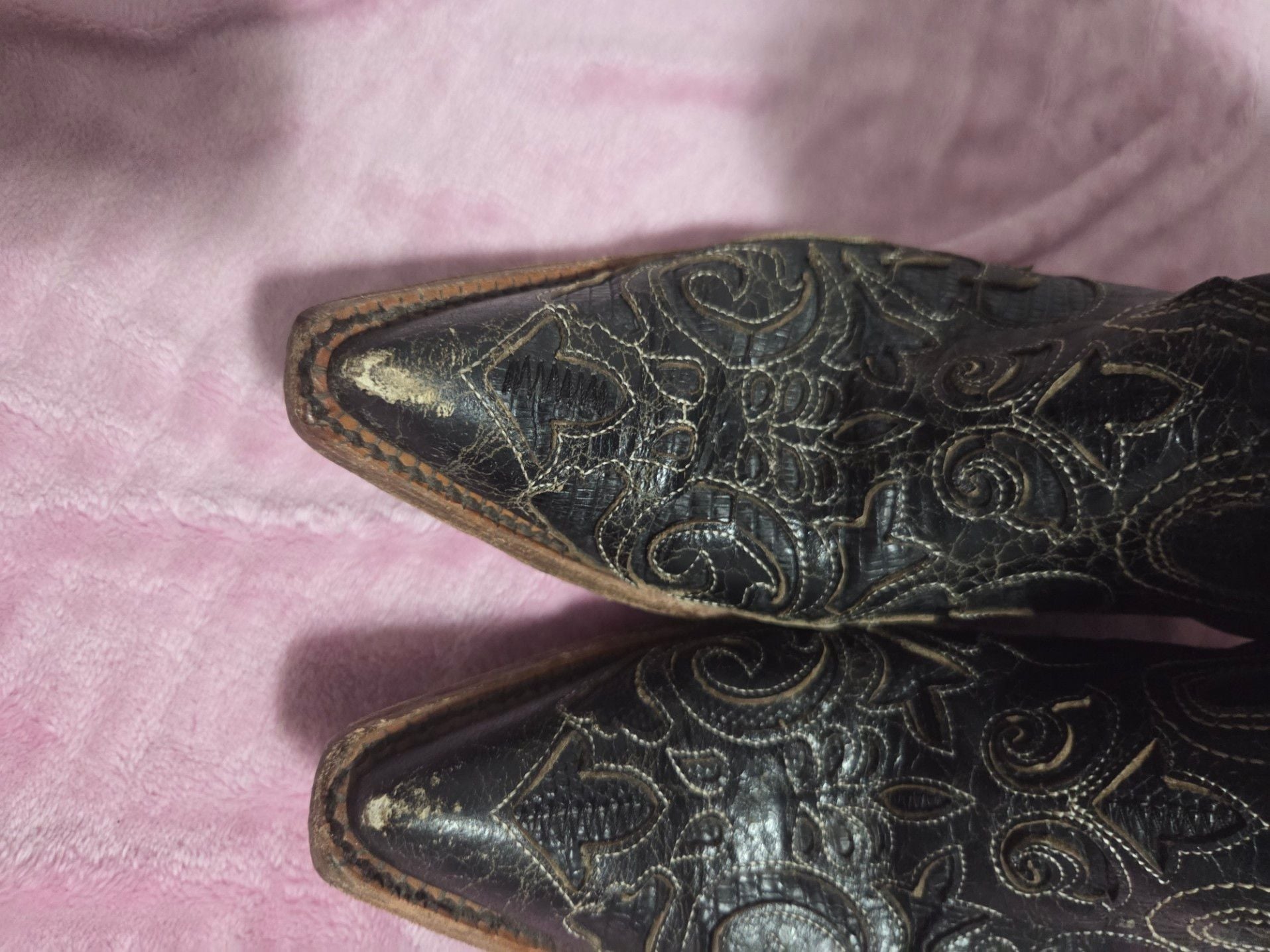 Corral Women's Vintage Distressed Black Leather Snip-Toe Cowboy Boots with Lizard Inlay Embroidery 17