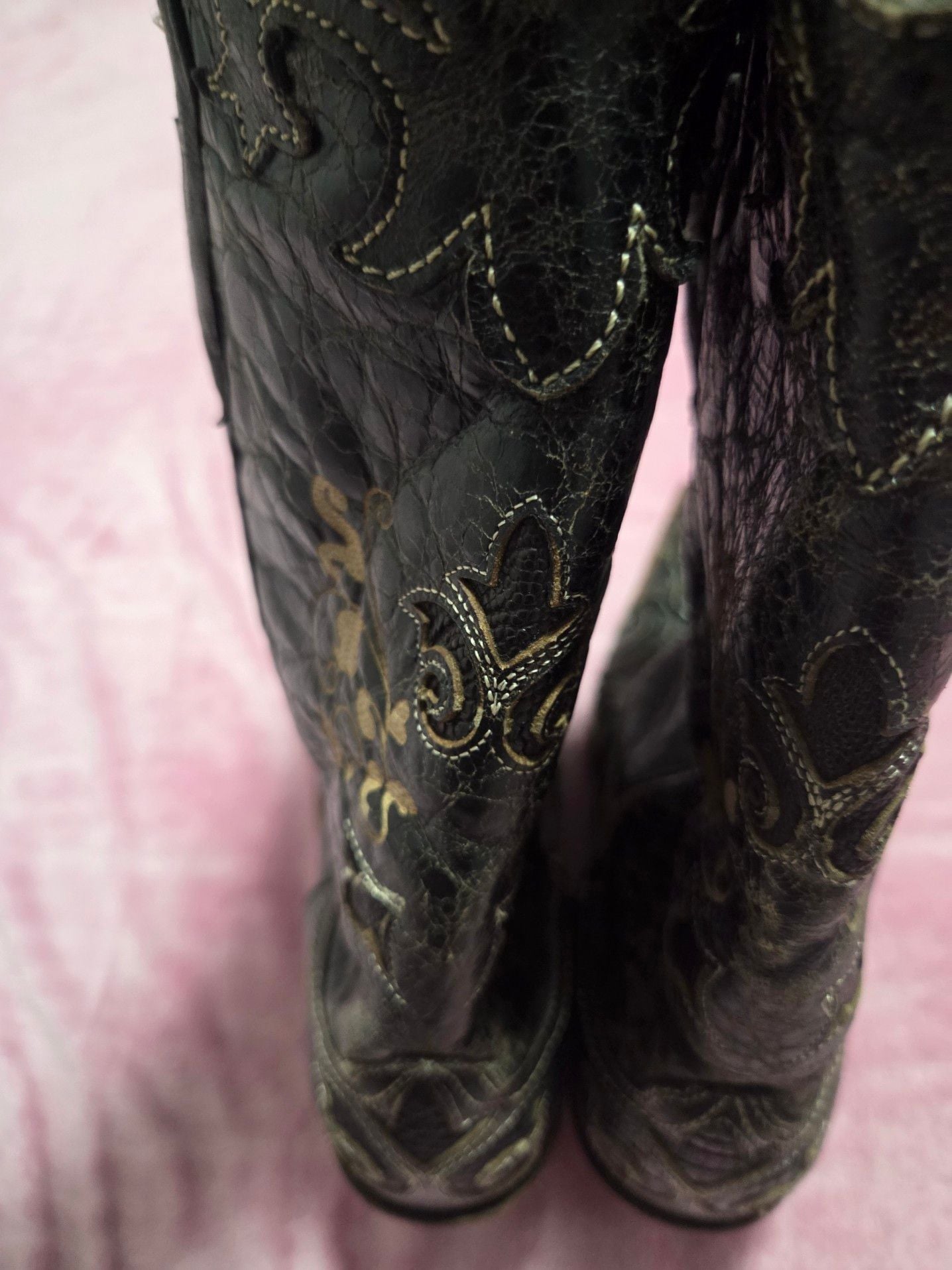 Corral Women's Vintage Distressed Black Leather Snip-Toe Cowboy Boots with Lizard Inlay Embroidery 20