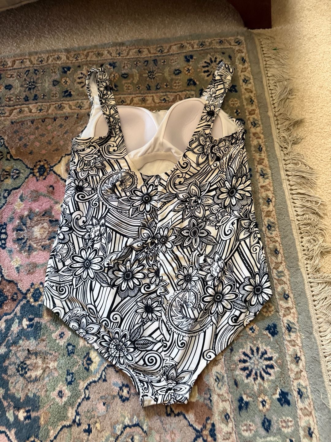 Catalina Women's Plus Size Black and White Print One-Piece Swimsuit Size 1X 3