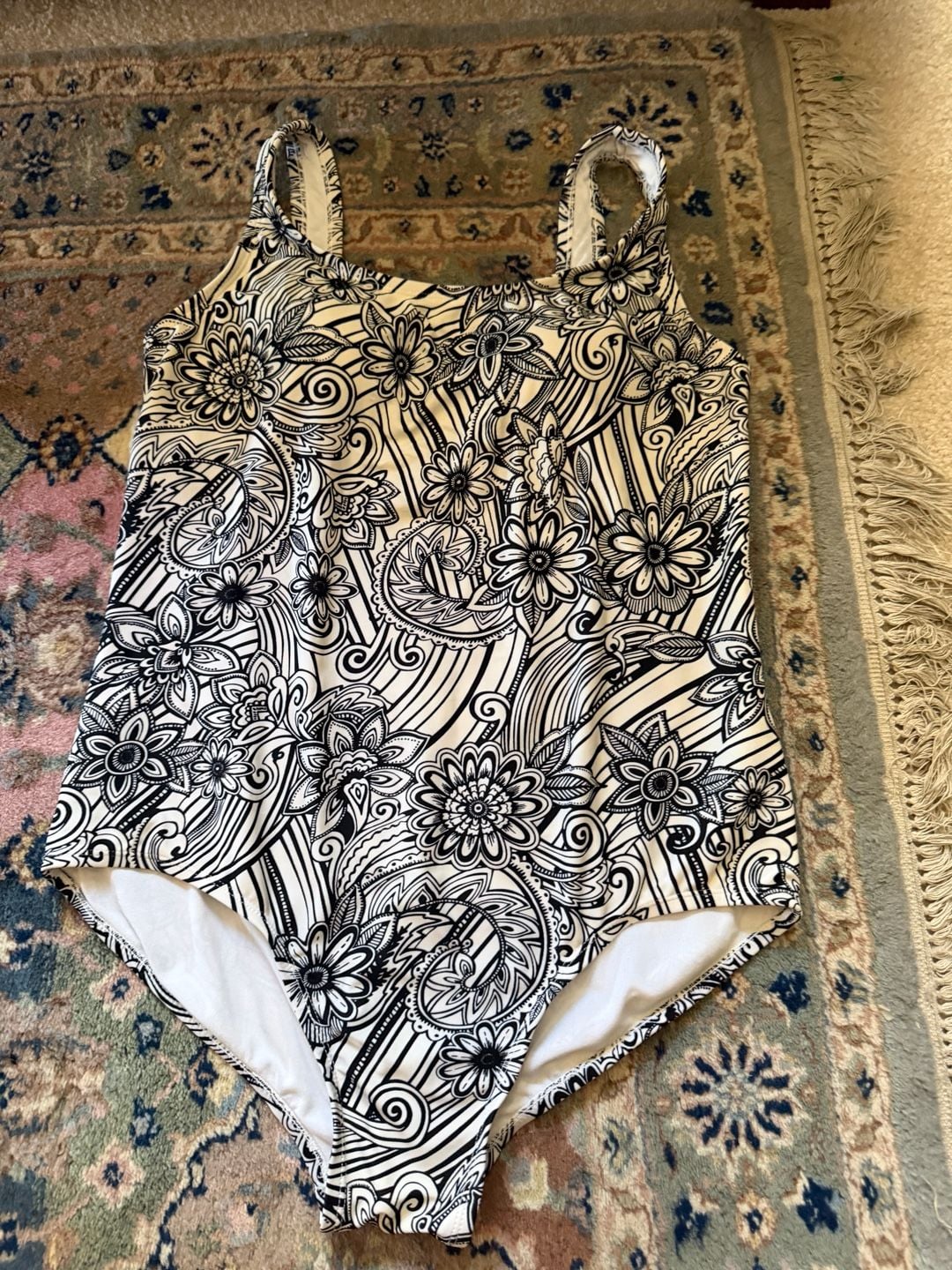 Catalina Women's Plus Size Black and White Print One-Piece Swimsuit Size 1X 4