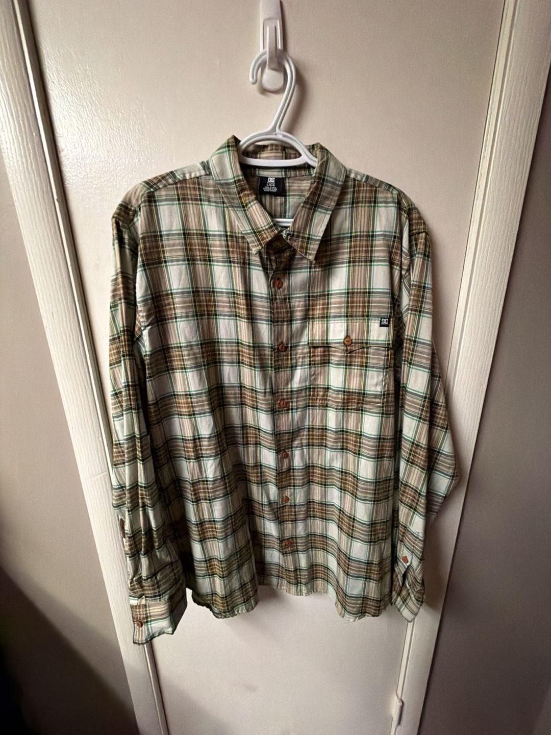 DC Shoes Men's Long Sleeve Button-Down Plaid Flannel Shirt 4
