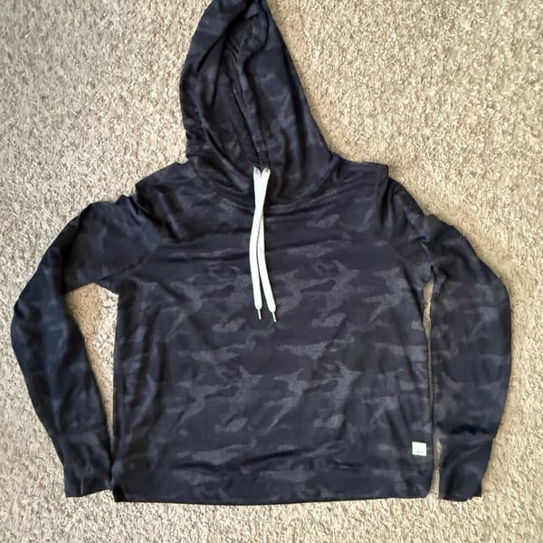 Vuori Halo Essential Hoodie in Black Camo