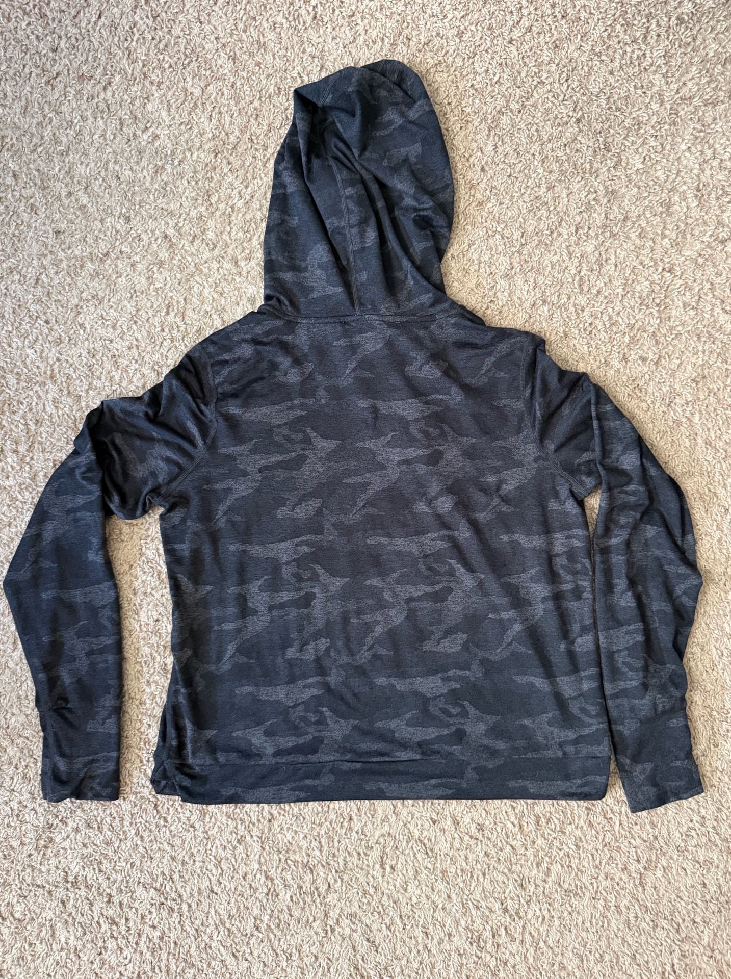 Vuori Halo Essential Hoodie in Black Camo 5