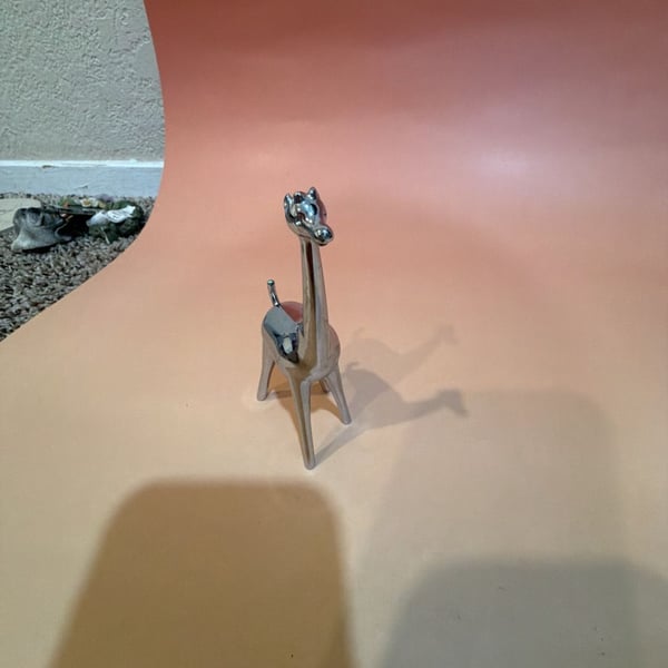 Umbra Zoola GIRAFFE Ring Holder Titanium Coated - Designed by Rafael U – ,