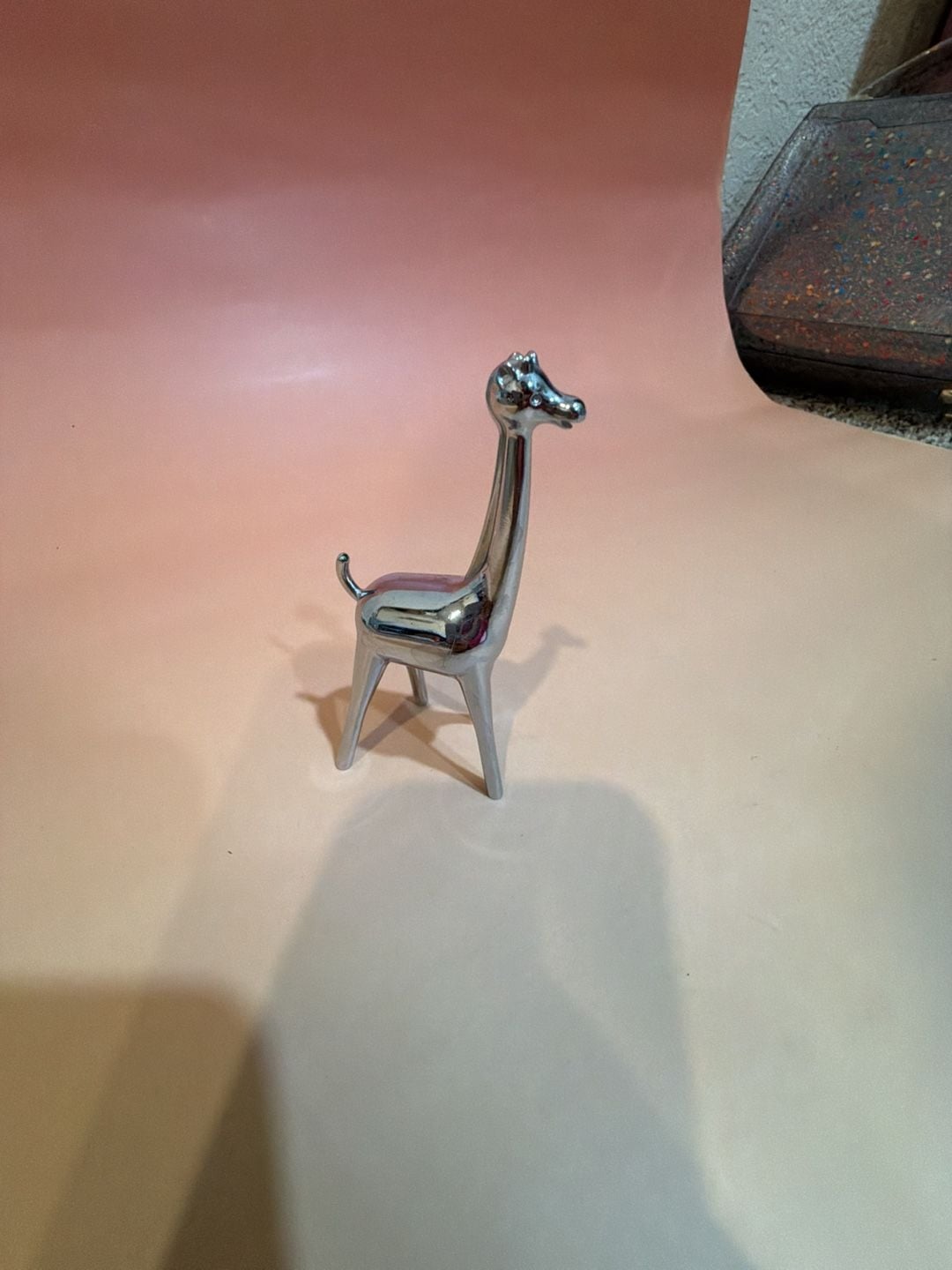 Umbra Zoola GIRAFFE Ring Holder Titanium Coated - Designed by Rafael U – , 2