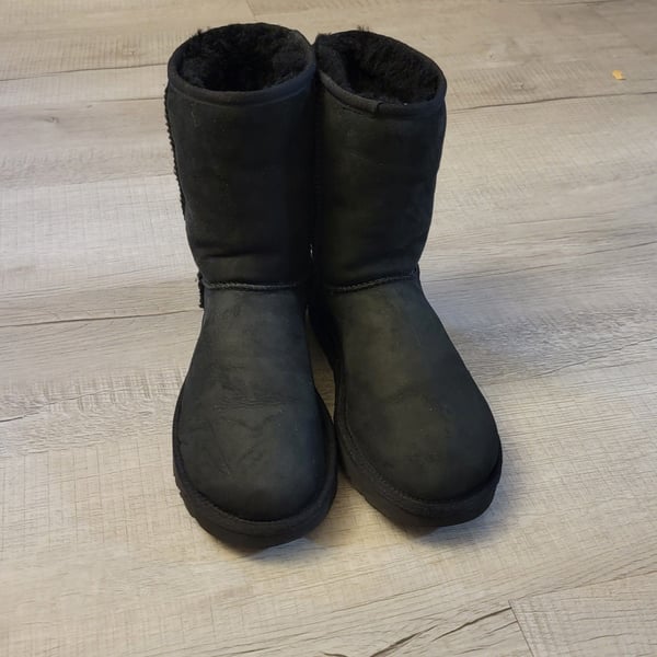 UGG Women's Classic Short Leather Boots Black