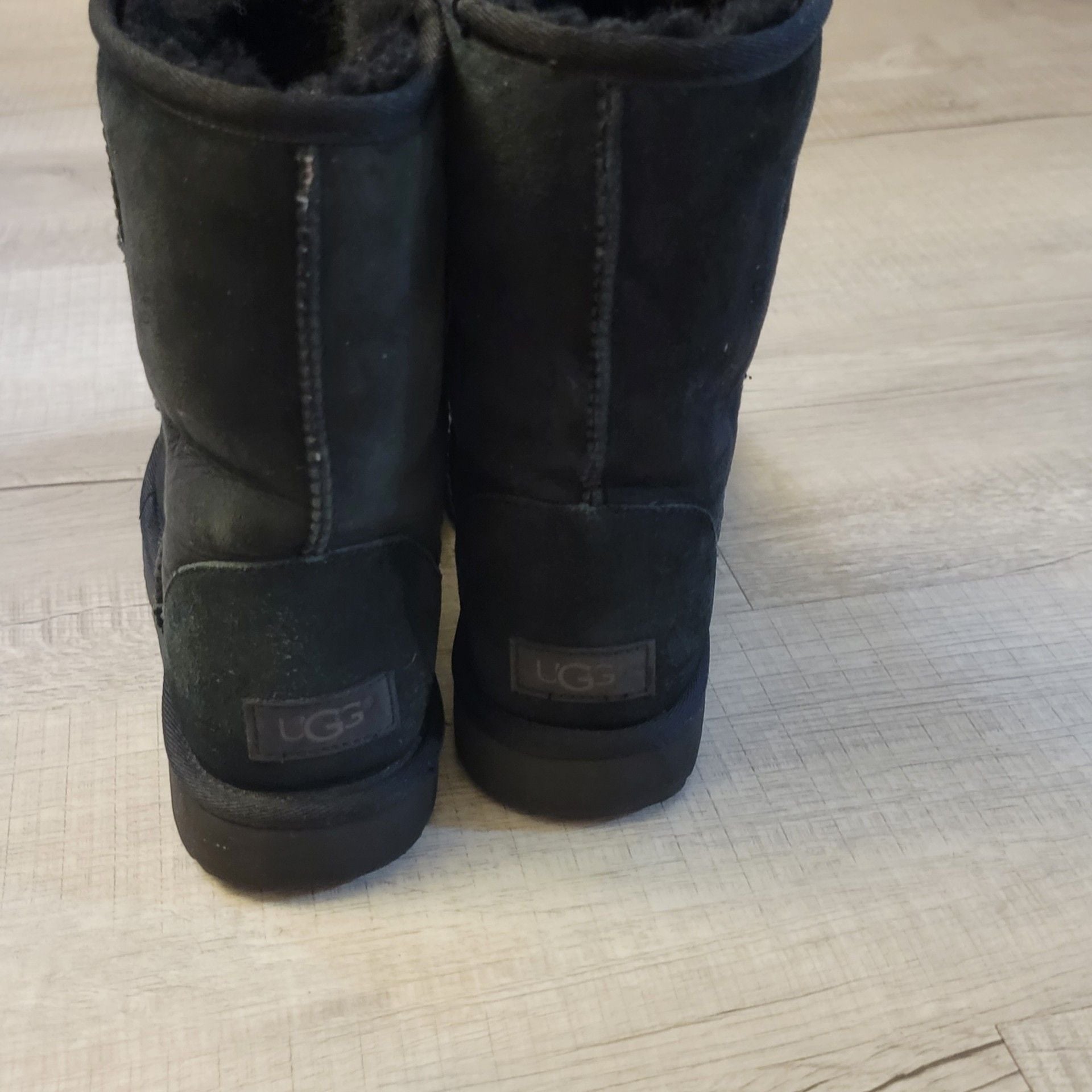 UGG Women's Classic Short Leather Boots Black 5