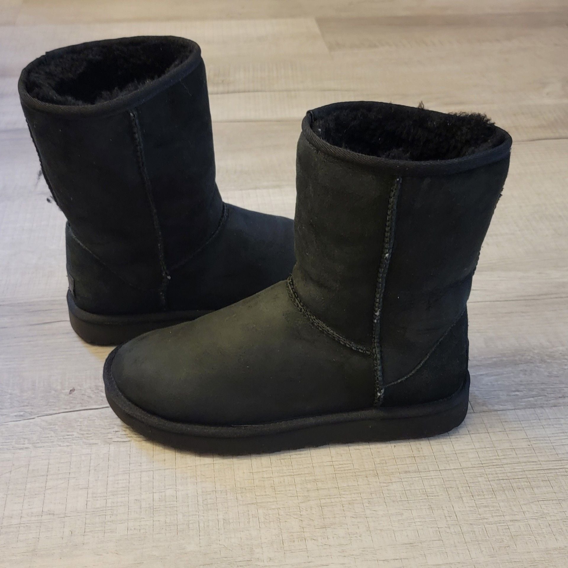 UGG Women's Classic Short Leather Boots Black 6