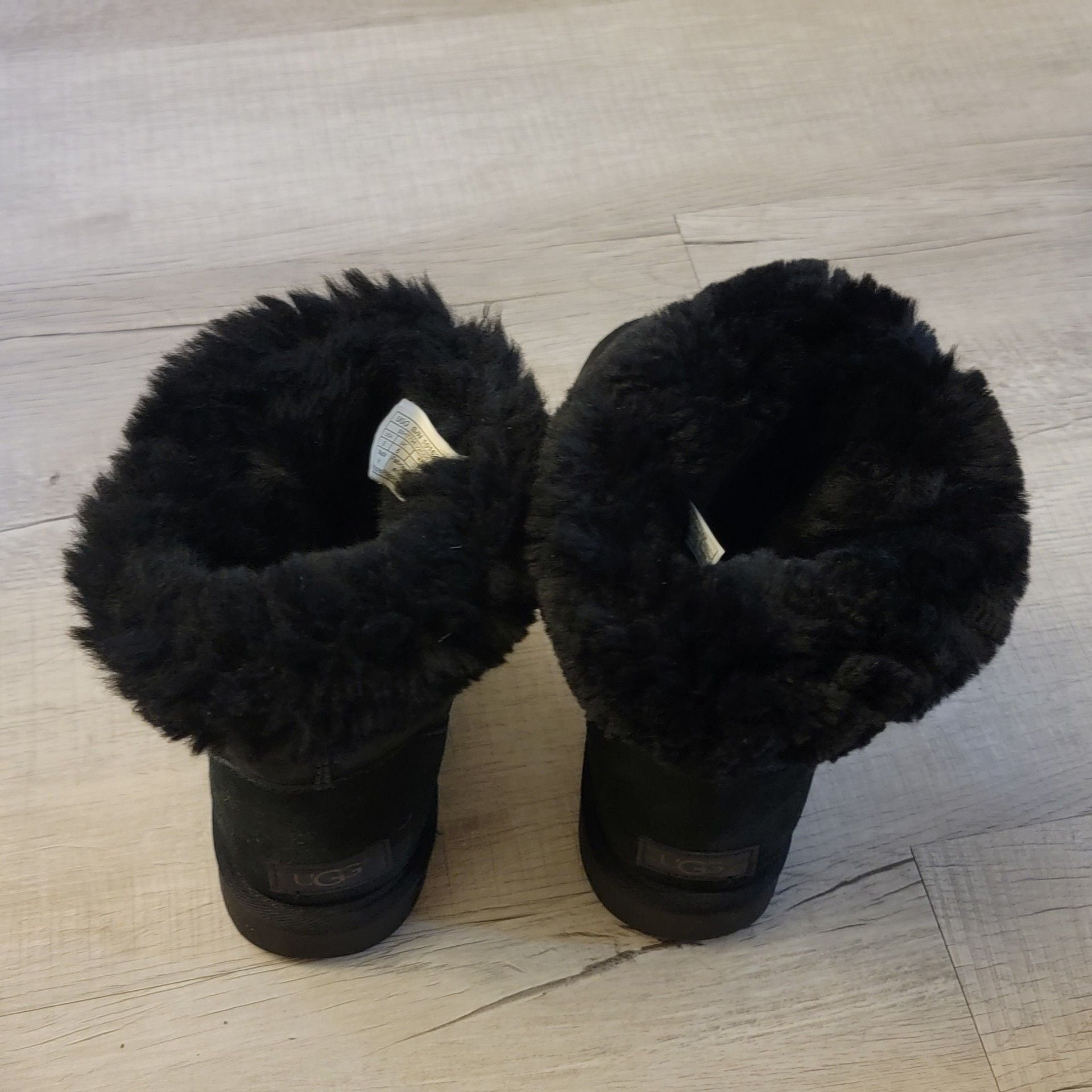 UGG Women's Classic Short Leather Boots Black 8