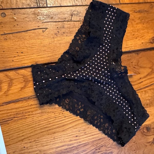 Victoria's Secret Lace-Waist Cheeky Panty in Black Polka Dot
B1012