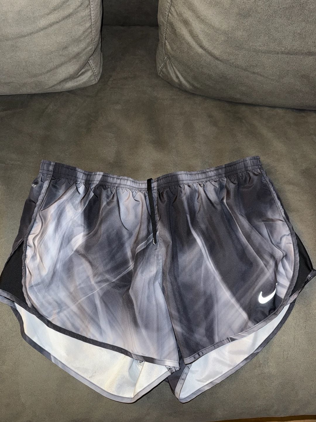 Nike Dri-Fit Run Division Tempo Running Shorts Black Gray Ombre Gradient 1