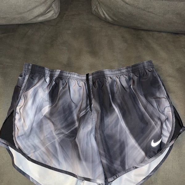 Nike Dri-Fit Run Division Tempo Running Shorts Black Gray Ombre Gradient