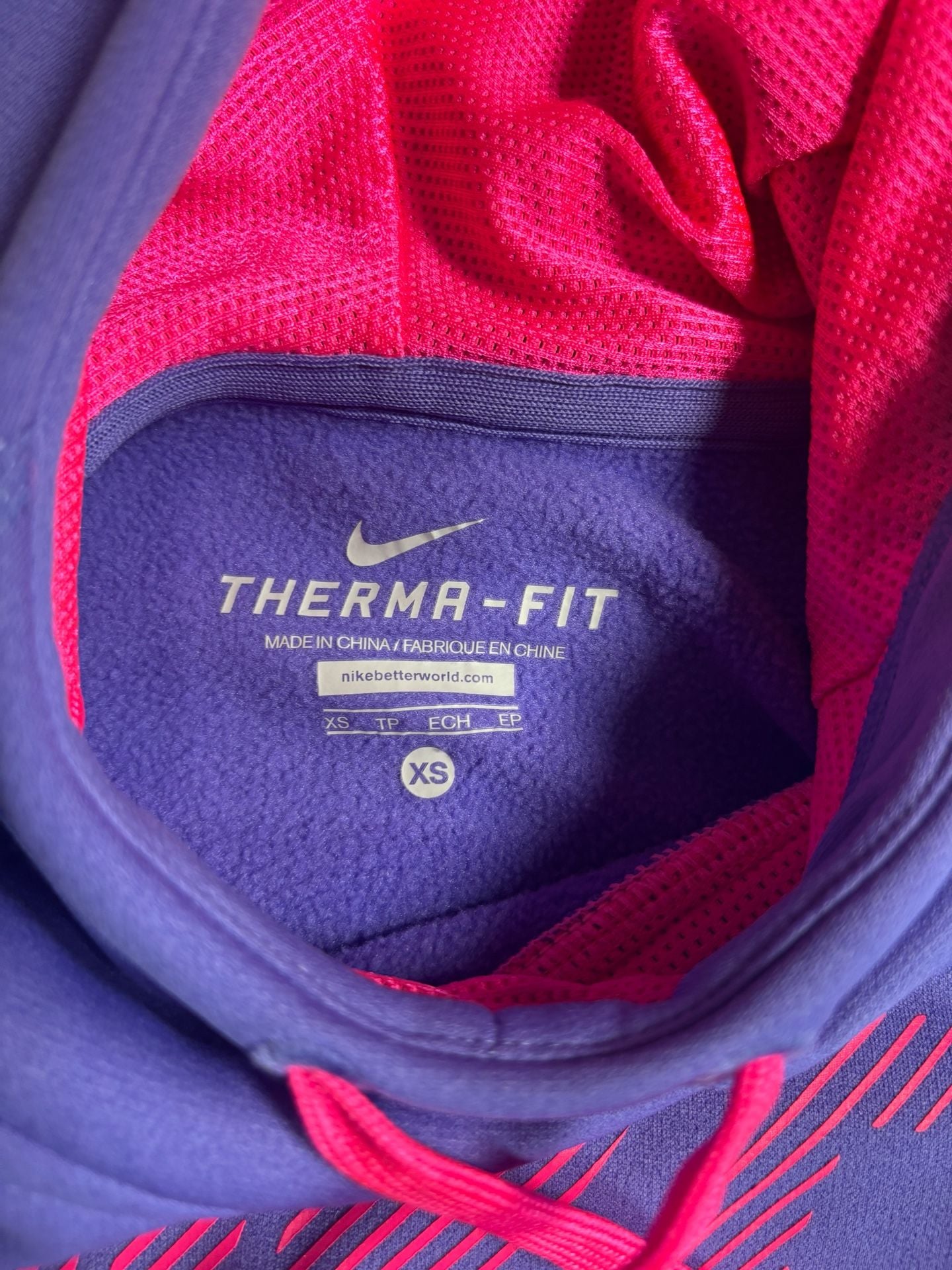 Nike Therma-Fit Women's Purple and Pink Graphic Pullover Hoodie 3