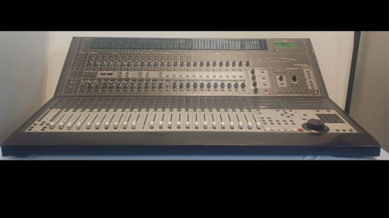 Digidesign Control 24 Pro Tools Control Surface 1
