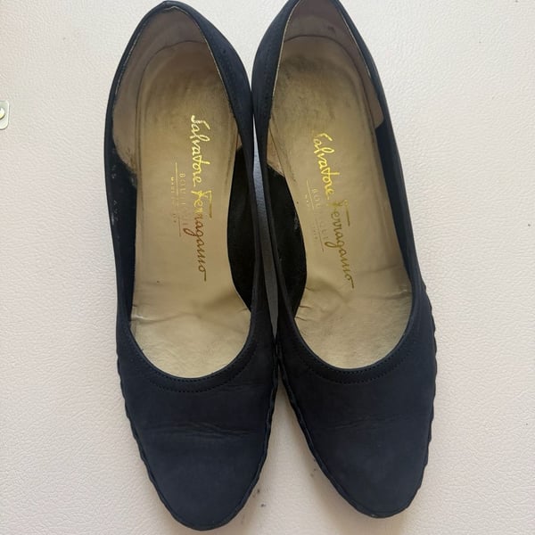 Vintage Salvatore Ferragamo Black Suede Wedge Shoes – Size 5 ½ – DP321152