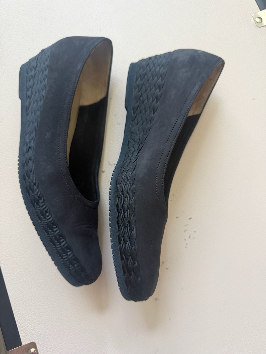 Vintage Salvatore Ferragamo Black Suede Wedge Shoes – Size 5 ½ – DP321152 8