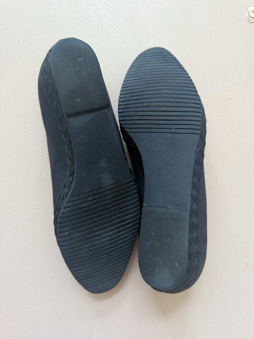 Vintage Salvatore Ferragamo Black Suede Wedge Shoes – Size 5 ½ – DP321152 9