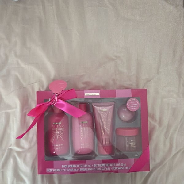 Scent Theory Champagne Kisses 5-Piece Holiday Bath and Body Gift Set