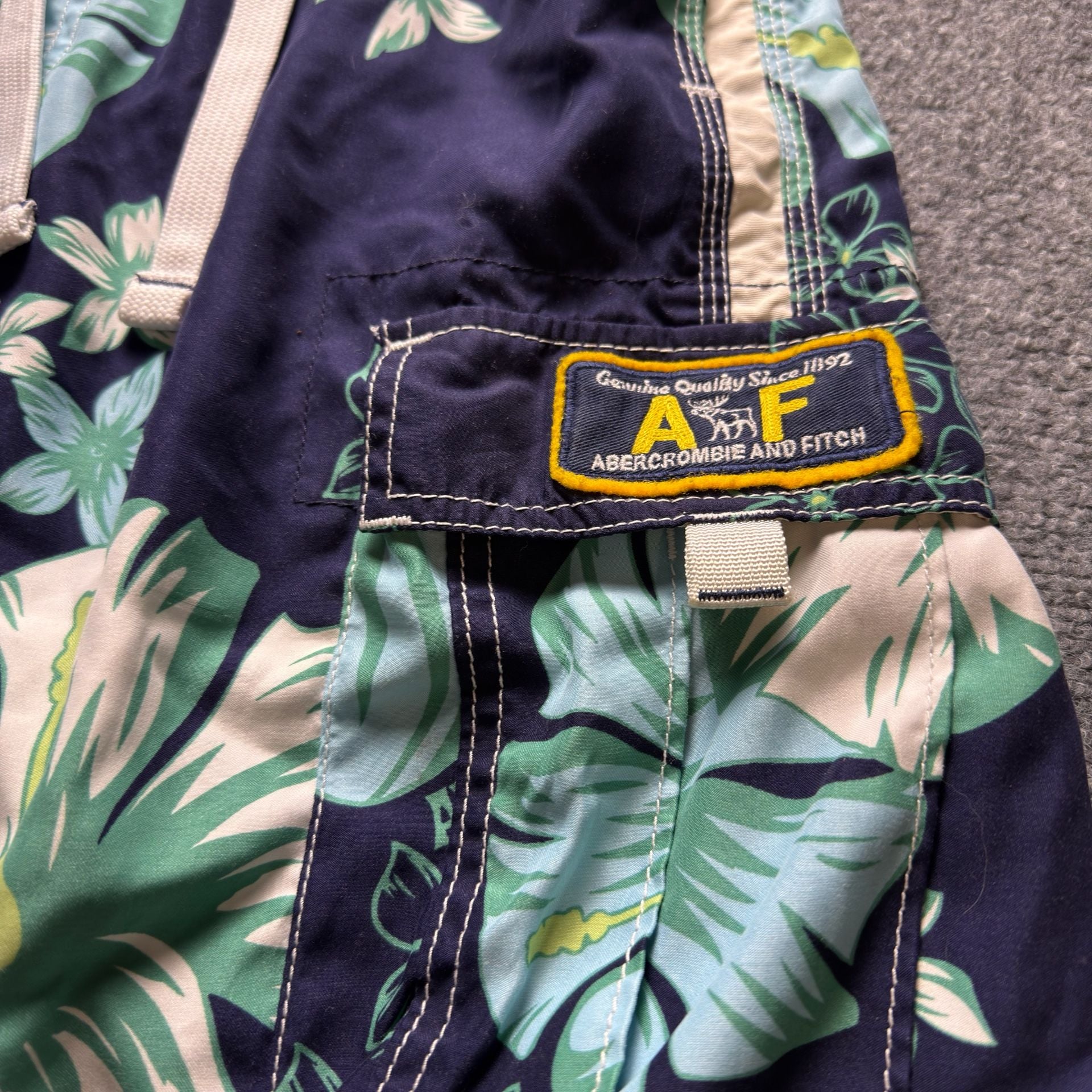 Abercrombie & Fitch Men's Floral Print Cargo Board Shorts 3
