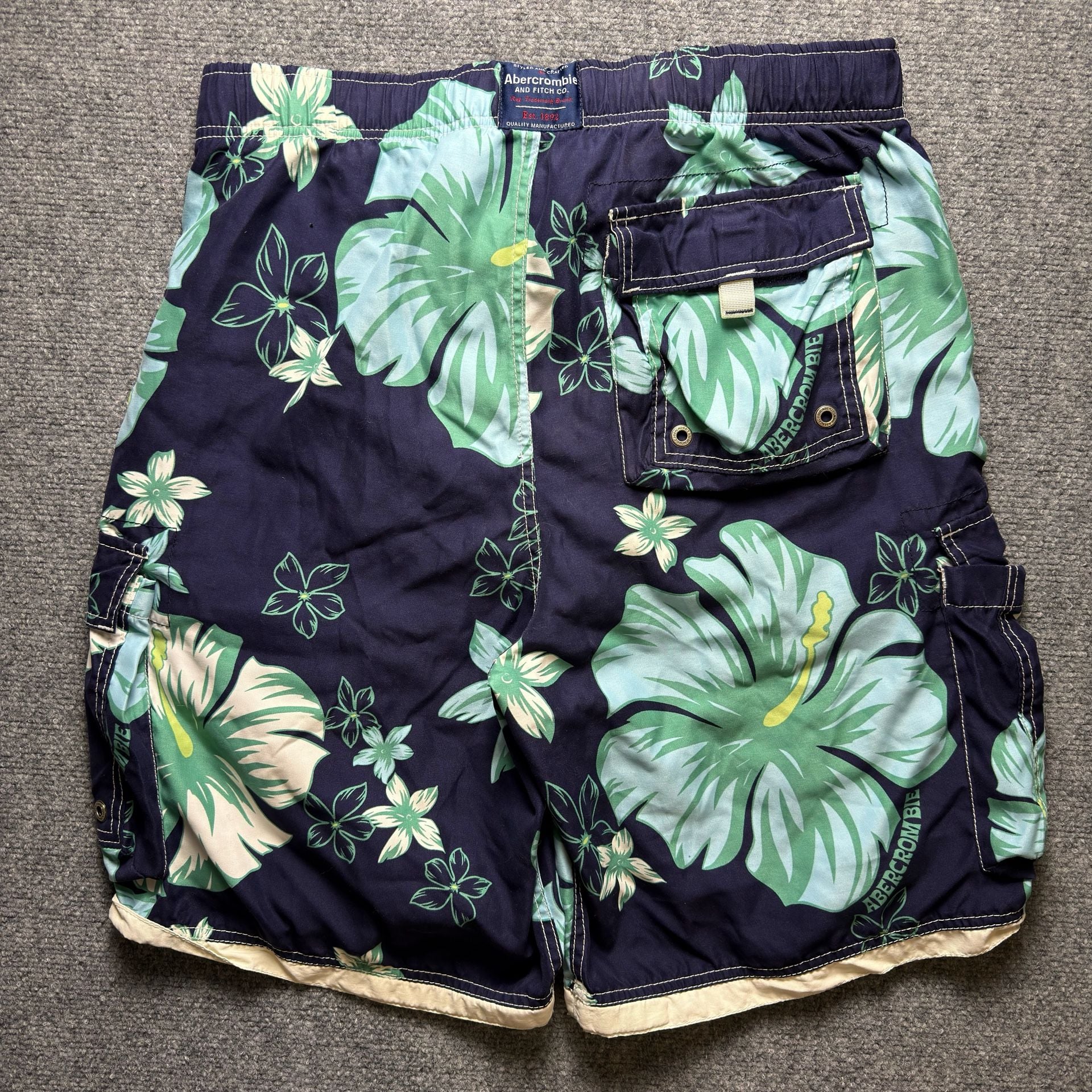 Abercrombie & Fitch Men's Floral Print Cargo Board Shorts 5