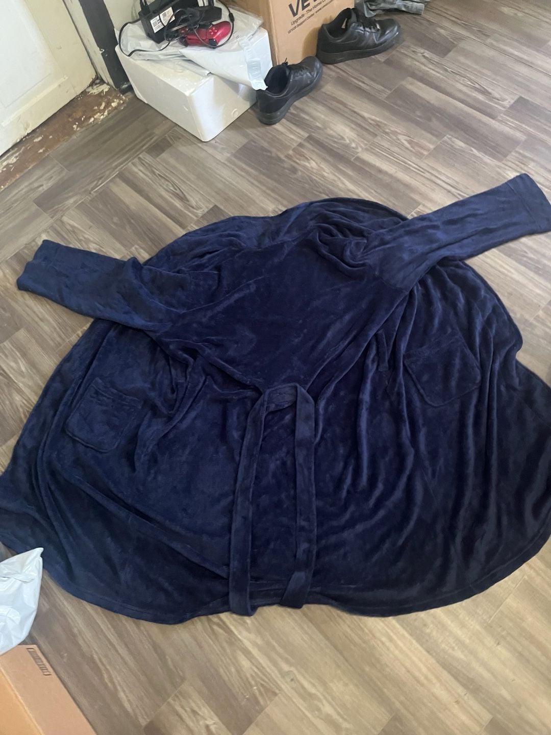 Unisex Navy Blue Plush Velour Bathrobe with Belt and Pockets 3