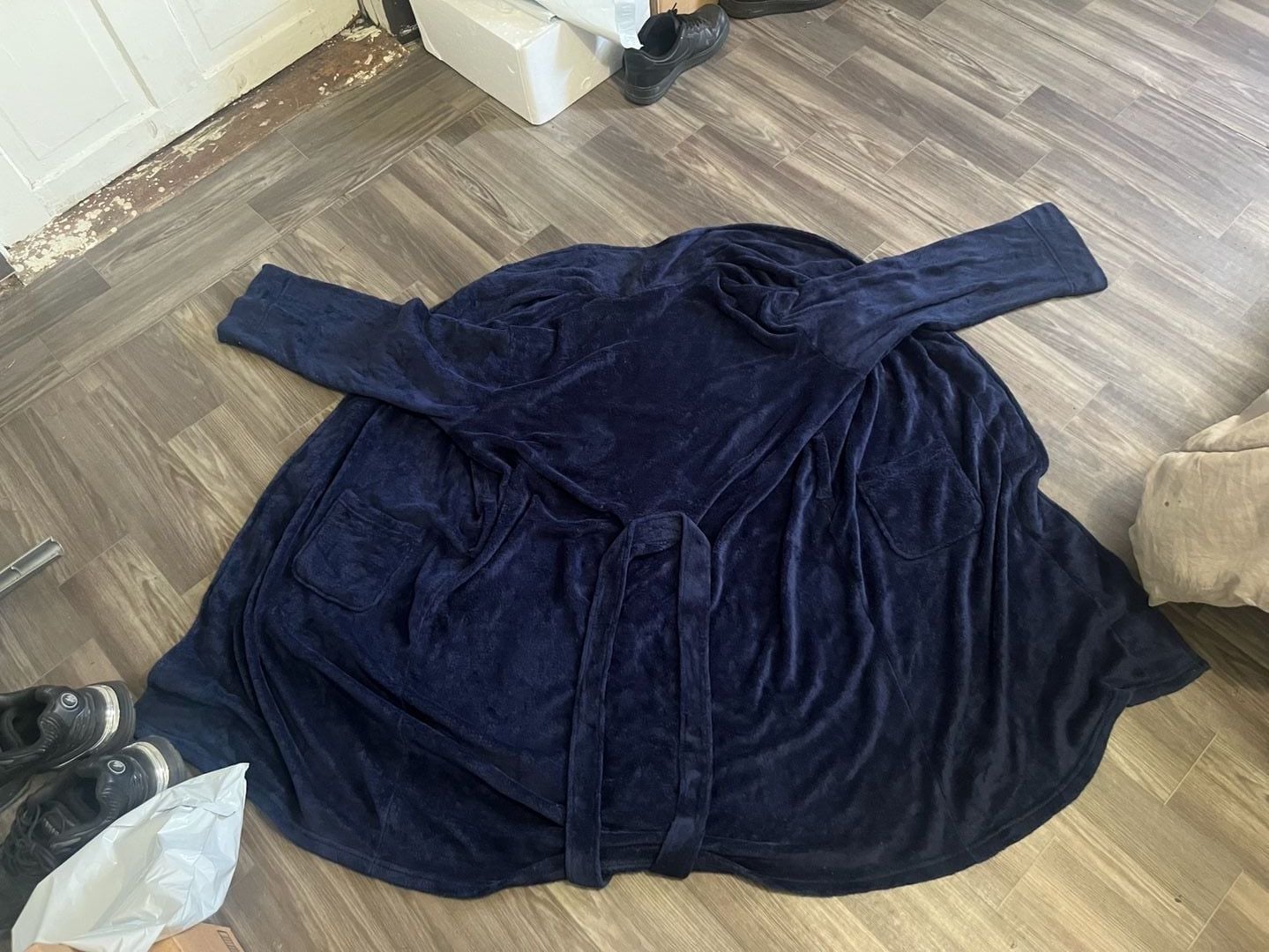 Unisex Navy Blue Plush Velour Bathrobe with Belt and Pockets 2