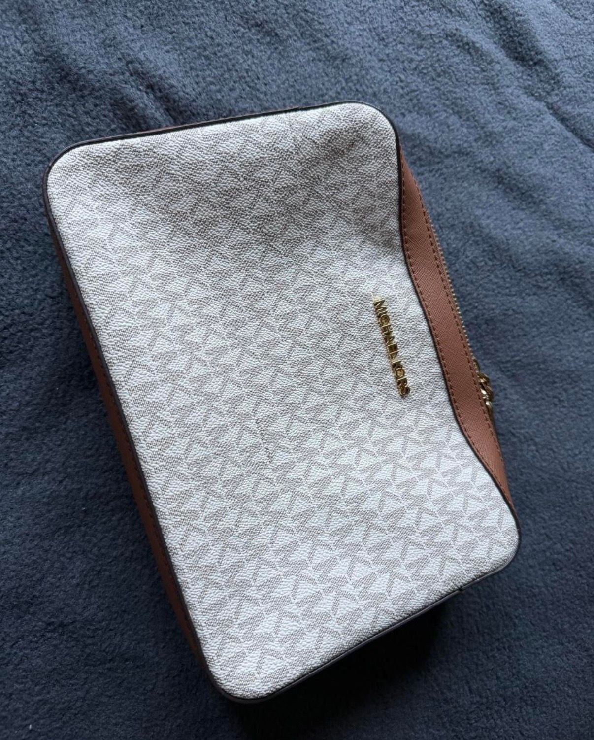 Michael Kors Jet Set Large Logo Crossbody Bag in Vanilla Signature 1