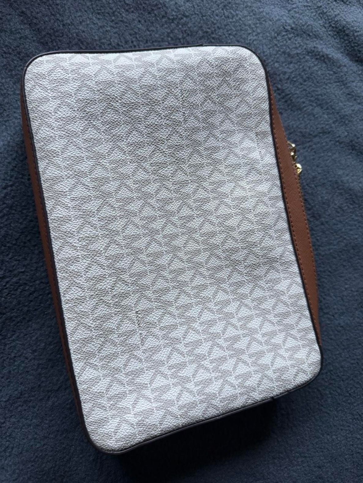 Michael Kors Jet Set Large Logo Crossbody Bag in Vanilla Signature 3