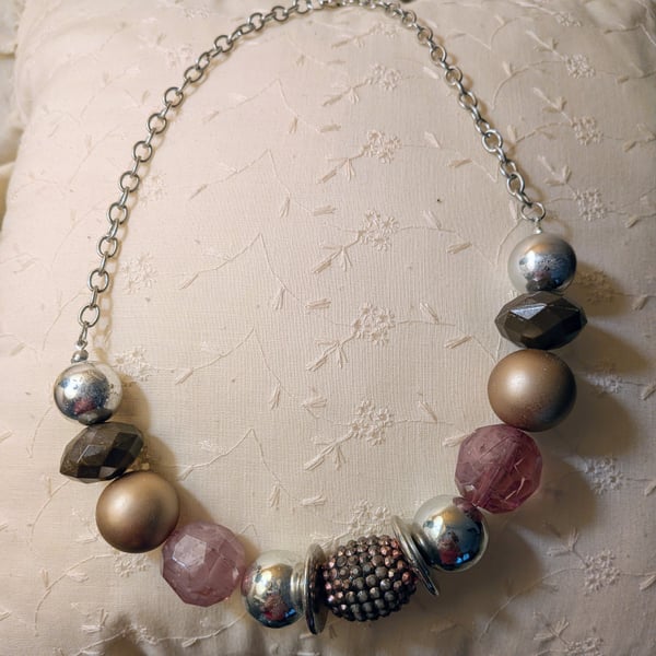 Paparazzi A Warm Welcome Chunky Multi-Toned Bead Statement Necklace