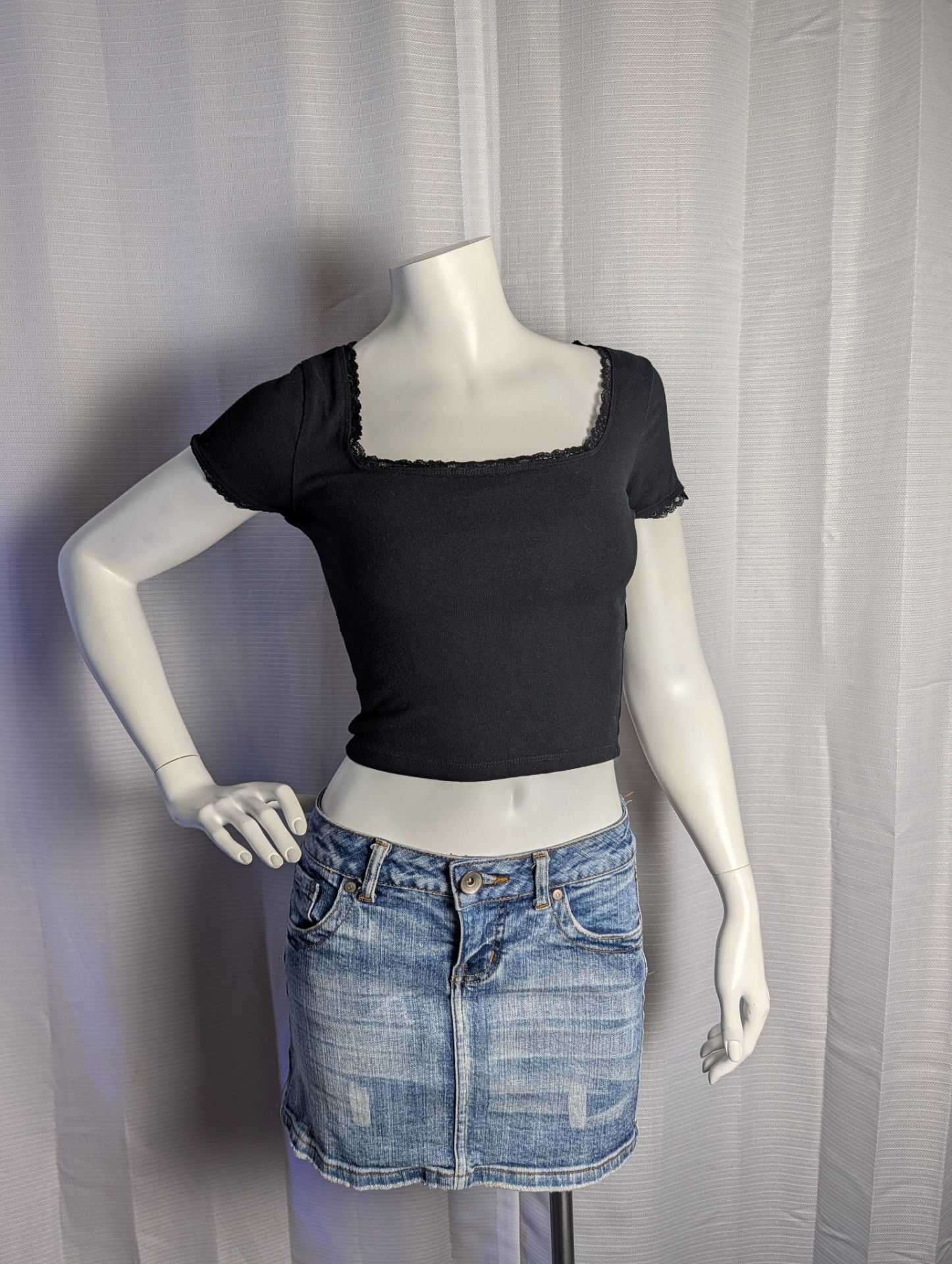 Hollister Must-Have Collection Black Square Neck Lace Trim Baby Tee 2