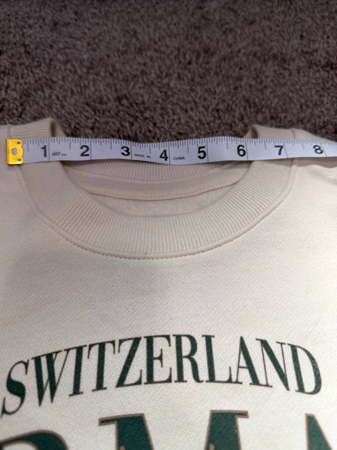 Hollister Men’s Cream Zermatt Switzerland Graphic Sweatshirt Size XS 5