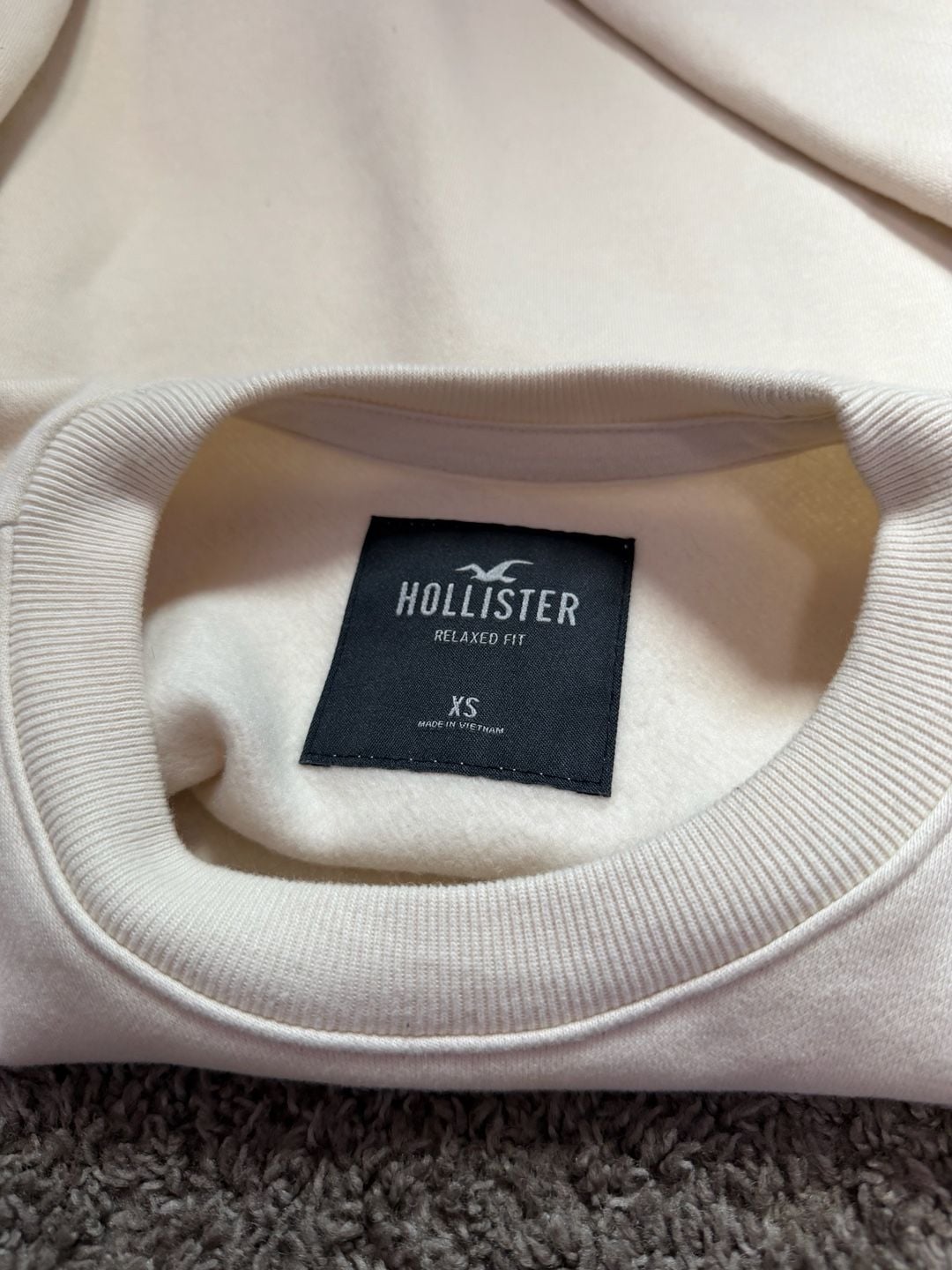 Hollister Men’s Cream Zermatt Switzerland Graphic Sweatshirt Size XS 6