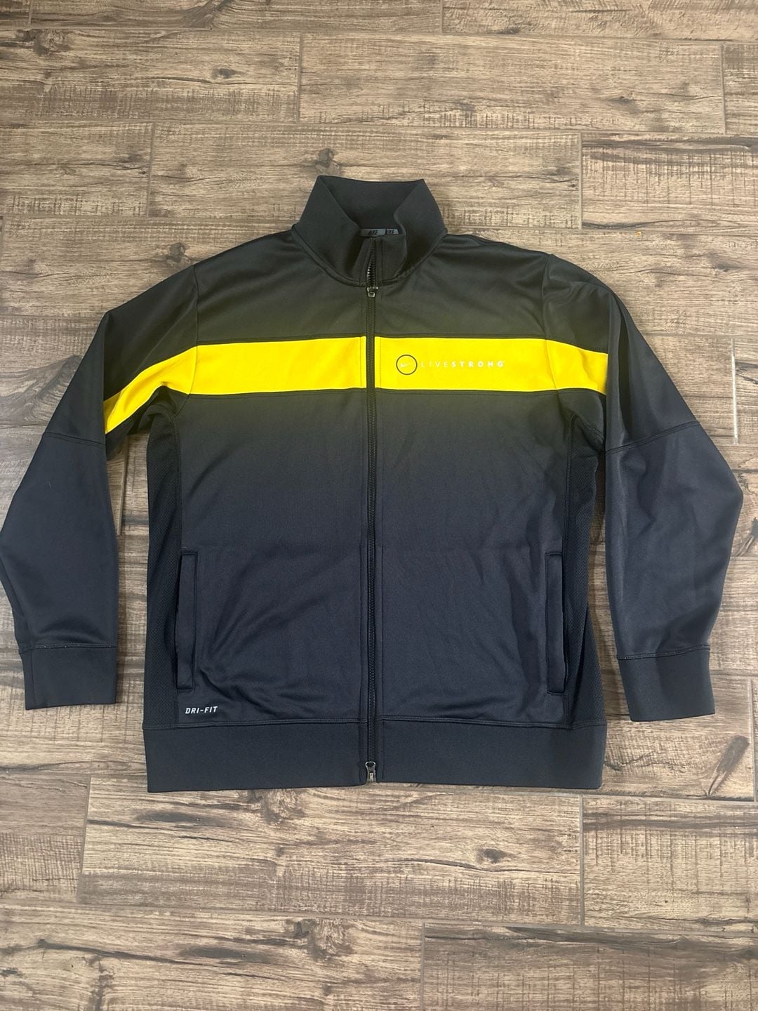 Nike Dri-Fit LIVESTRONG Track Jacket Running Top Men's Size Large L - worn once 2