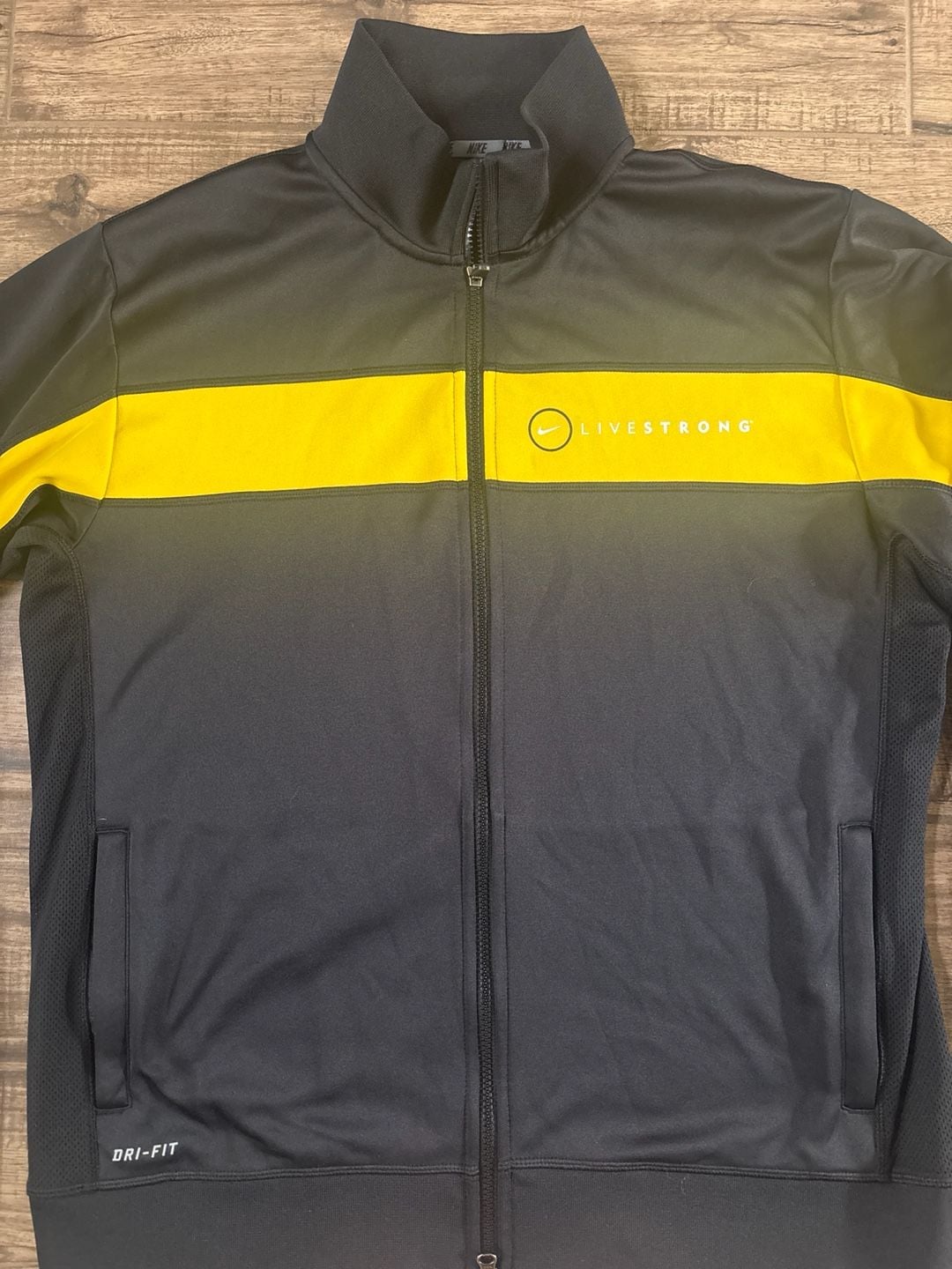 Nike Dri-Fit LIVESTRONG Track Jacket Running Top Men's Size Large L - worn once 3
