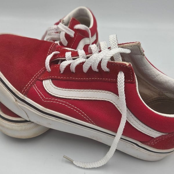 Vans Old Skool Suede and Canvas Skate Shoes in Racing Red/True White sixe 6