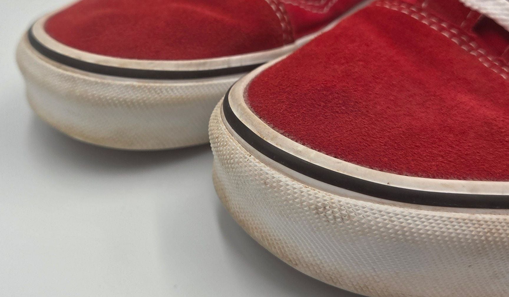 Vans Old Skool Suede and Canvas Skate Shoes in Racing Red/True White sixe 6 7