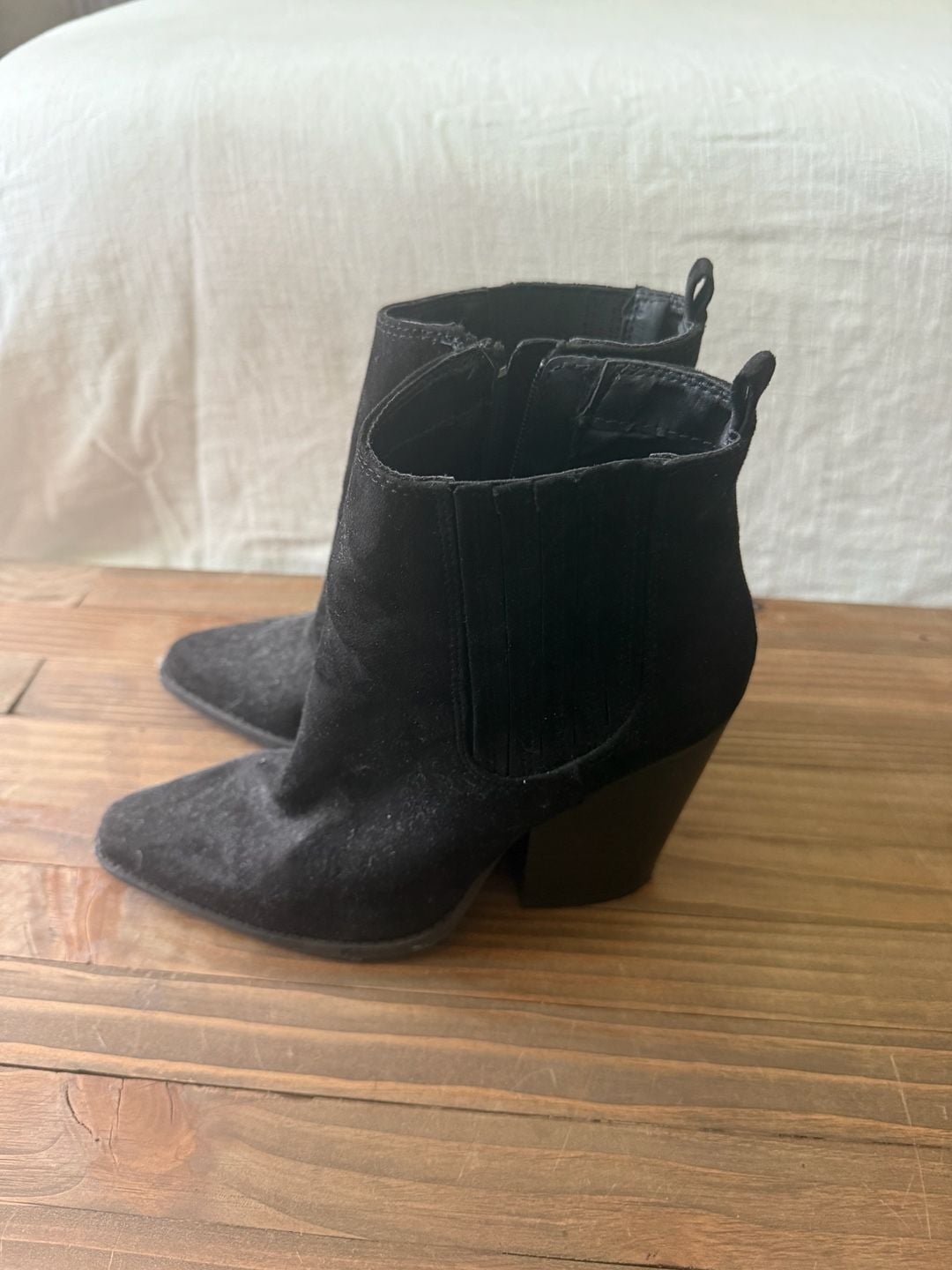Qupid Black Faux Suede Pointed Toe Block Heel Ankle Boots 10