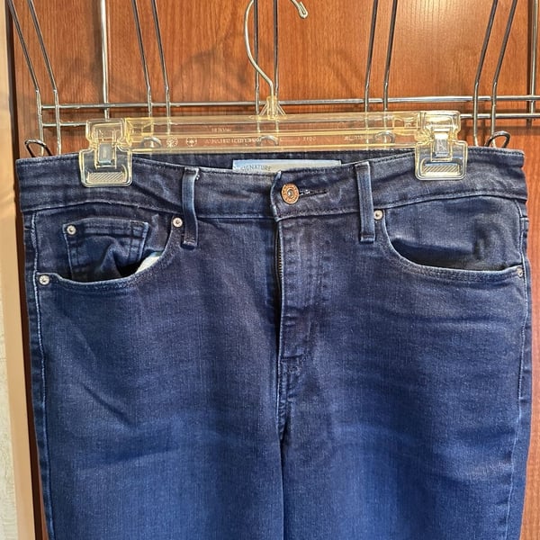 Signature by Levi Strauss & Co. Women's Dark Wash Stretch Denim Jeans Size 8S