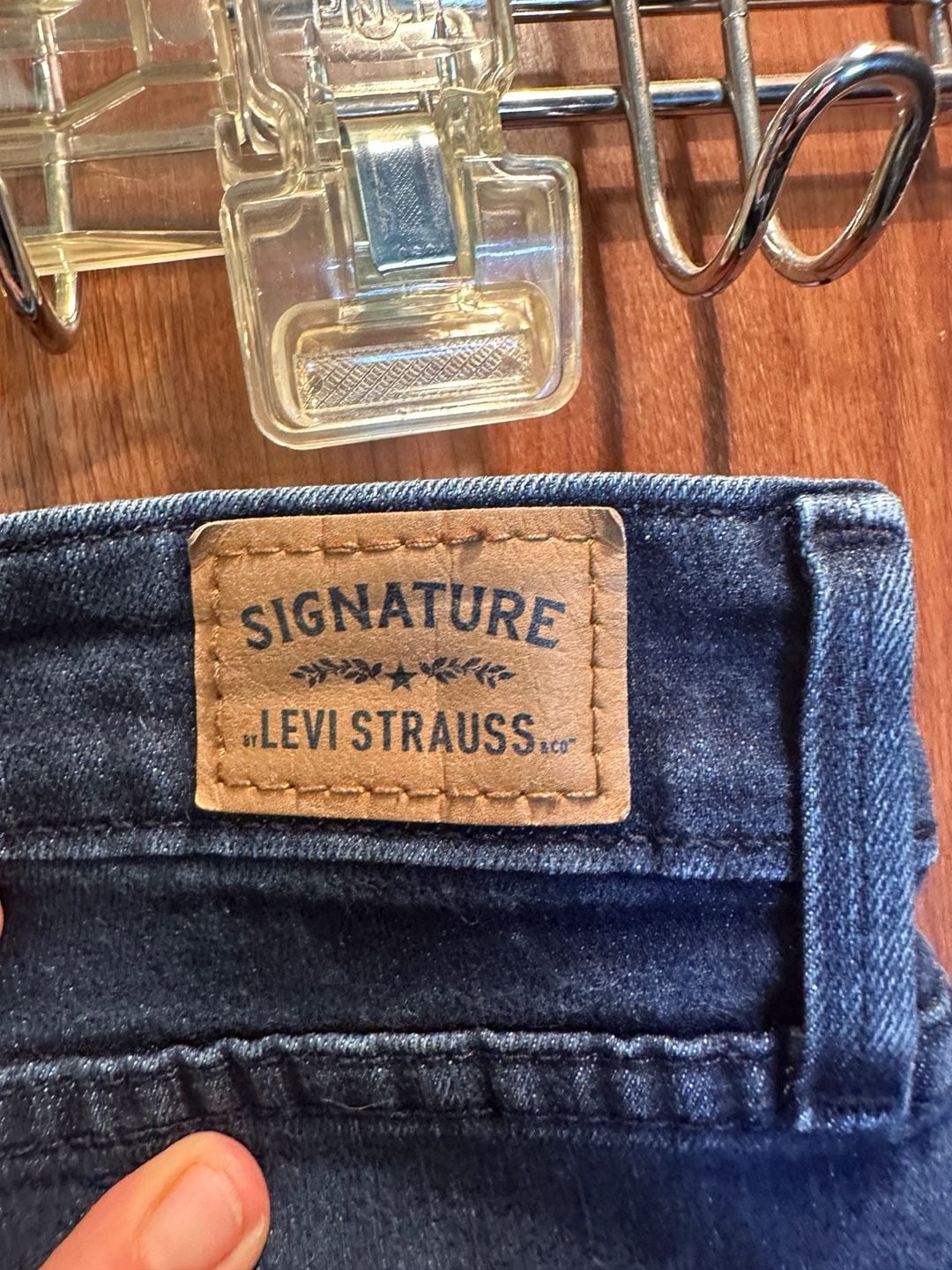 Signature by Levi Strauss & Co. Women's Dark Wash Stretch Denim Jeans Size 8S 4