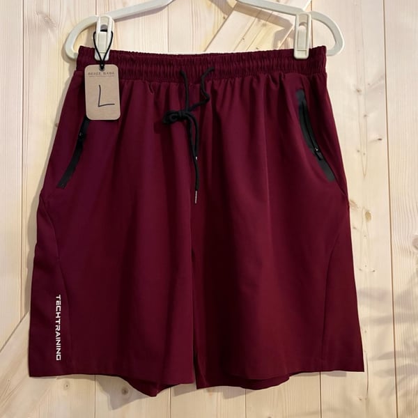 TECHTRAINING Men's Athletic Workout Shorts with Zipper Pockets  size LARGE