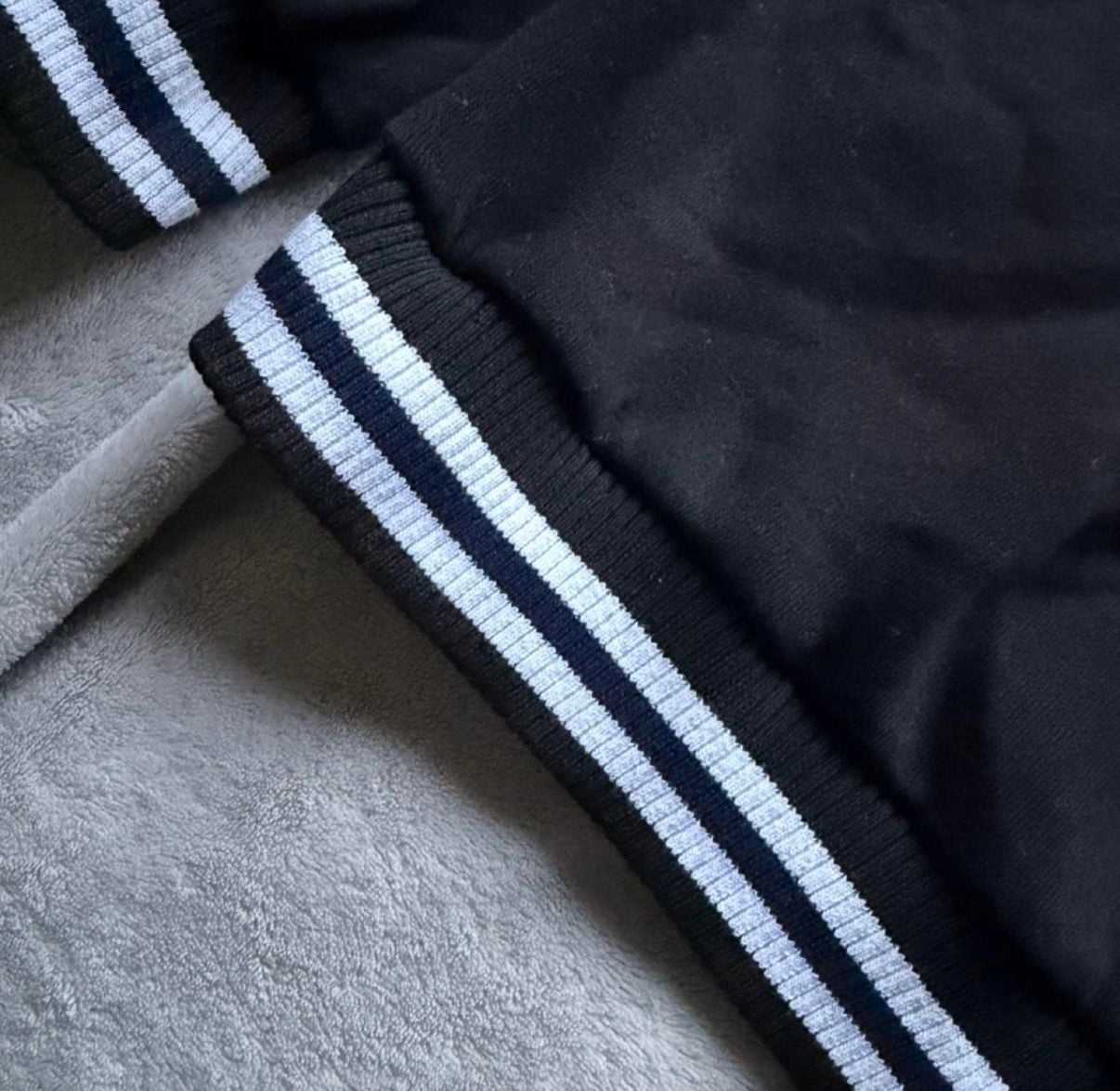 Torkia Gifts New York Cropped Hoodie with Striped Hem 4