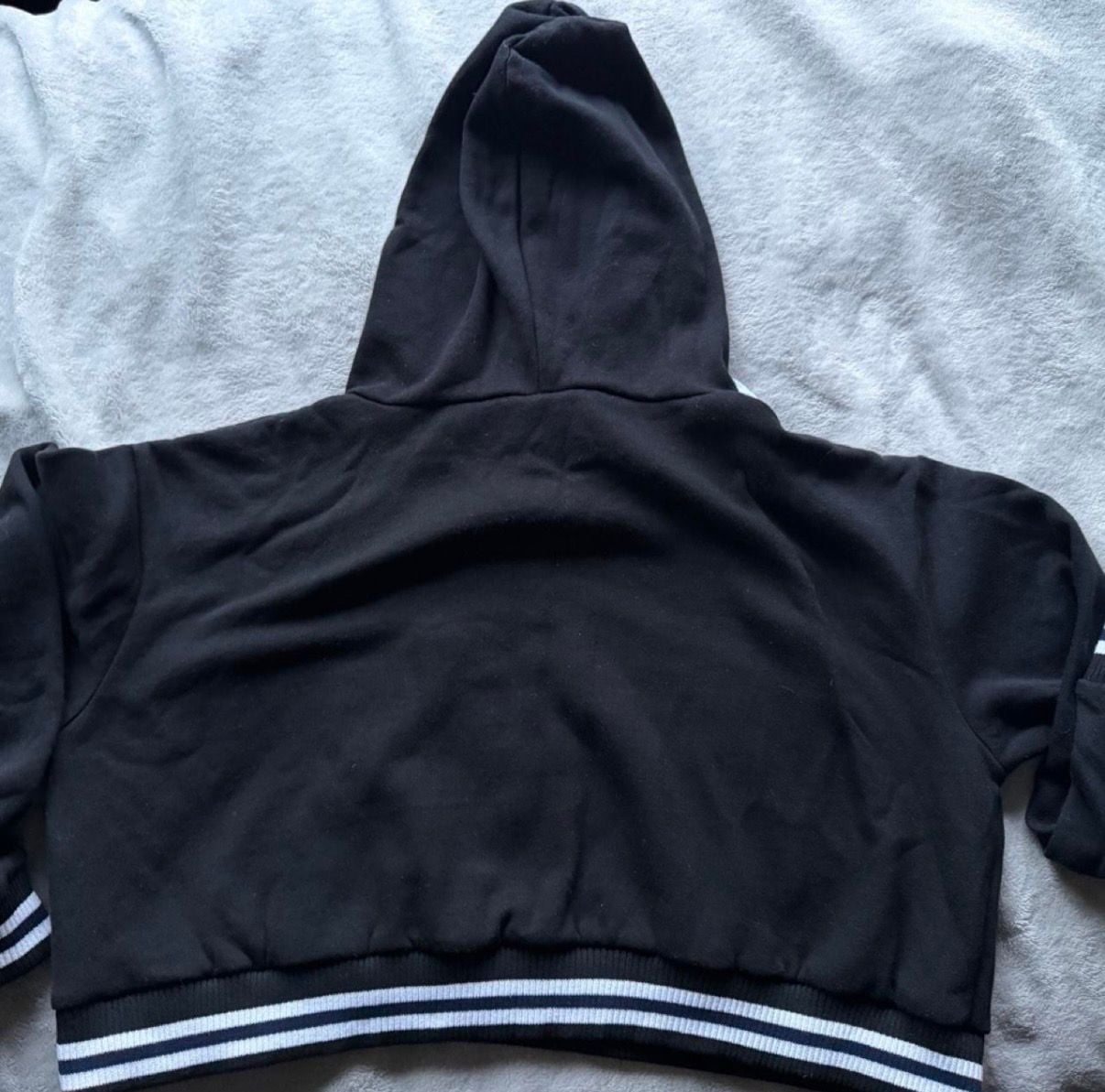 Torkia Gifts New York Cropped Hoodie with Striped Hem 5