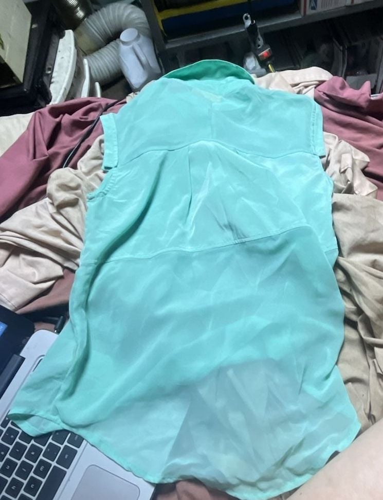 Princess Vera Wang Mint Green Sleeveless Button-Up Blouse 3