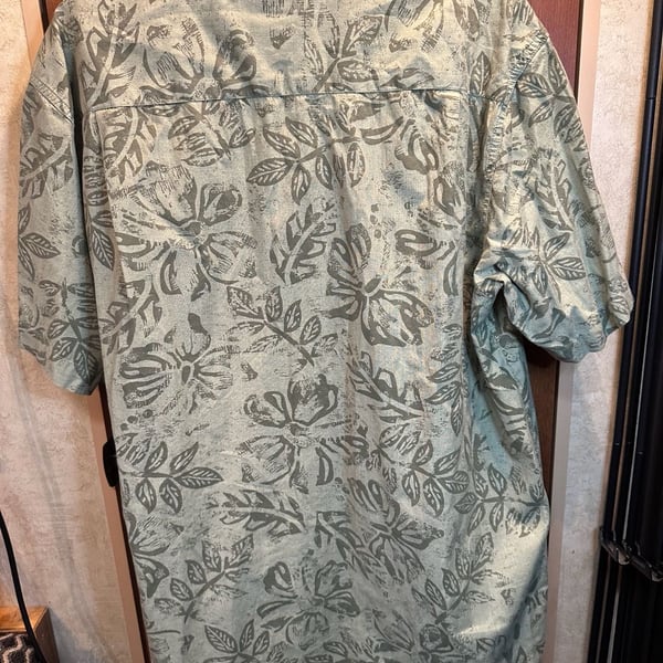 Columbia Sportswear Company Men's Tropical Leaf Print Short Sleeve Button-Down Shirt Sage Green